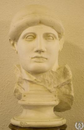 Cabeza de Teseo del templo de Zeus en Olimpia