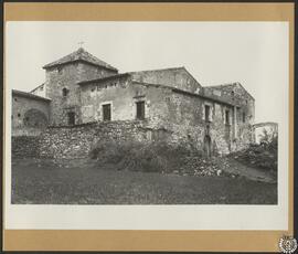 Casa Barril en Palau Sacosta, Gerona. Exterior, vista del conjunto de los edificios
