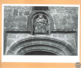 Convento del barrio medieval de Trujillo: puerta, Virgen con el Niño