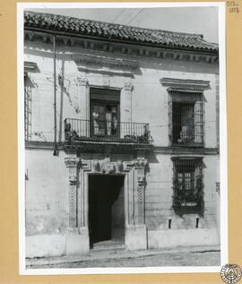 Fachada de una casa señorial en Jerez de la Frontera [Calle Ramón Cala, 15]