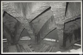 [Universidad Laboral de Gijón. Capilla. Proceso de construcción de la bóveda. Ejecución de la cub...