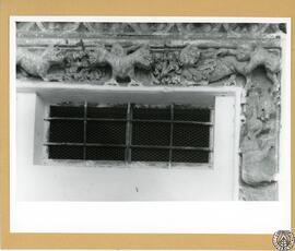 Palacio Ducal de Bornos. Puerta gótica de la galería alta [del patio. Castillo Palacio de los Rib...