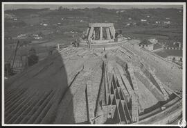 [Universidad Laboral de Gijón. Capilla. Proceso de construcción de la bóveda. Ejecución de la cub...