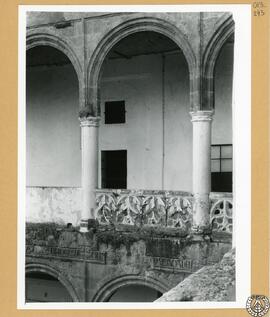 Palacio Ducal de Bornos. Galería alta del patio [gótico. Castillo Palacio de los Ribera]