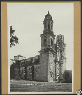 Monasterio de Sobrado de los Monjes, La Coruña. Fachadas lateral y principal de la iglesia