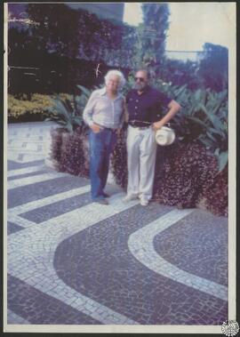 [Roberto Burle Marx y Leandro Silva en Brasil, en una obra del primero sin identificar]