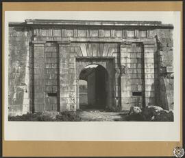 Castillo de Rosas, Gerona. Puerta principal de la muralla