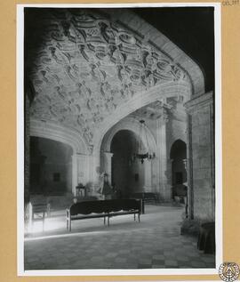 Iglesia de Santo Domingo de Sanlúcar de Barrameda. Arcada del coro [Interior. Casetones de la bóv...