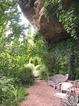 [Recorrido por el Romeral de San Marcos. Imagen 109] Terraza de la cueva, restauración de Luisa R...