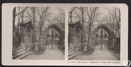 Paris. Musée Cluny. Fragments et ruines dans le jardin