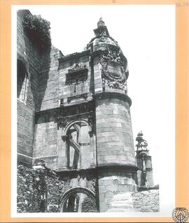 Convento de San Benito en Alcántara [Detalle de una de las torres que flanquean la galería de Car...