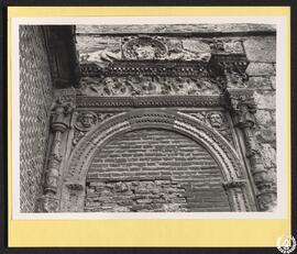 Las Bernardas de Alcalá de Henares [Detalle de una portada cegada del exterior del Monasterio de ...