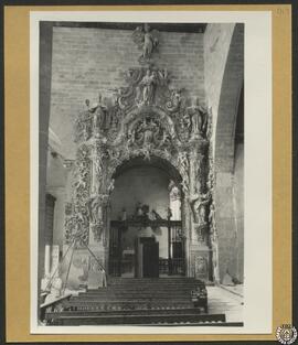 Catedral de Barbastro, Huesca [Portada de la capilla de San Carlos Borromeo]