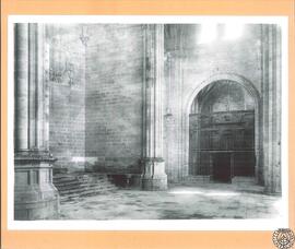 Convento de San Benito en Alcántara [Iglesia. Arco y reja de acceso a la capilla del Comendador d...