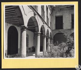 Colegio del Rey en Alcalá de Henares [Patio. Colegio Menor de San Felipe y Santiago]