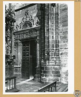 Catedral de Plasencia: entrada a la Sacristía [Puerta de la Sacristía de la capilla de la Asunción]