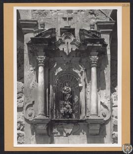 [Mezquita] Catedral de Córdoba. Monumento a la Virgen en el muro sur