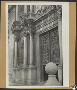 Catedral de Gerona. Fachada principal. Detalle de la puerta