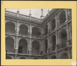 Universidad de Alcalá de Henares. Patio de Santo Tomás de Villanueva [Colegio Mayor de San Ildefo...