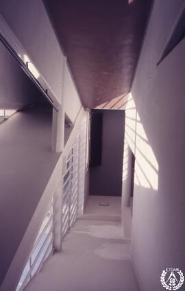 24ª Lección: Las villas de Le Corbusier. Villa Savoie. 1929. Poissy. Subida a la planta primera p...