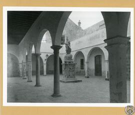 Claustro [de la iglesia de Santa Catalina en el convento de los Capuchinos de Cádiz]