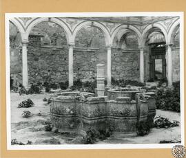 Fuente de la Cartuja de Jerez de la Frontera [Crujía y fuente del claustro de los Legos. Cartuja ...