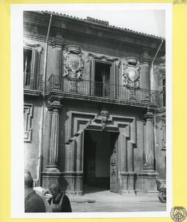 Palacio de Feliz de Oviedo. Puerta y balcón central [Palacio del marqués de San Feliz, del duque ...