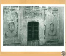 Casa de los marqueses de Castellvell [sic] en Barcelona [Decoración mural en la fachada de Can Si...