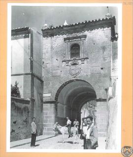 Puerta de la ciudad de Alcántara [Arco de la Concepción]