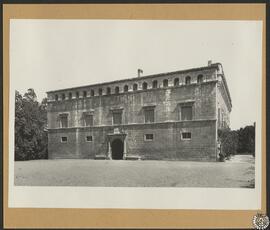 Castillo de Perelada, Gerona. Fachada principal, conjunto