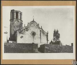 Iglesia parroquial de [San Cristóbal] de Llambilles, Gerona. Fachada y torre campanario