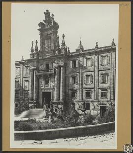 [Monasterio de] San Martín Pinario en Santiago de Compostela. Parte central de la fachada