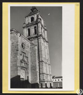 Fachada [y torre] de la Magistral de Alcalá de Henares [Catedral Magistral de los Santos Justo y ...