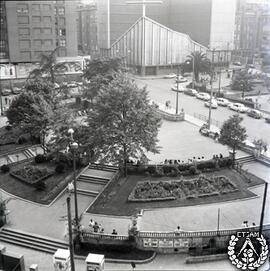 [Nuevos jardines-terrraza sobre el aparcamiento de la plza. de Adolfo García de Careaga. Colección 1. Imagen 1]