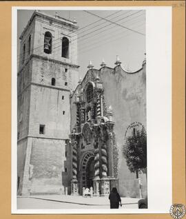 Iglesia parroquial de Vinaroz, Castellón [Portalada barroca y torre campanario. Iglesia Fortaleza...