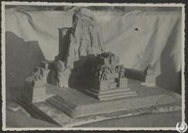 [Modelo en barro para el concurso para el monumento a la gesta del cuartel de Simancas en Gijón]