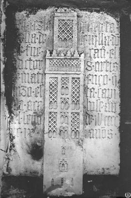 La Giralda en 1499. Relieve de alabastro en la iglesia parroquial de Villasana de Mena (Burgos)