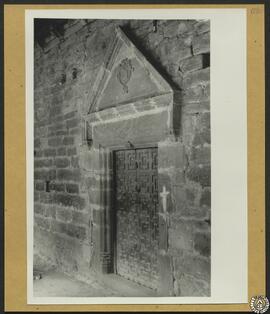 Catedral de Roda de Isábena, Huesca. Portal de la sala capitular