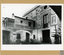 Casa Rosell en el barrio Horta de Barcelona [Detalle de la decoración de la fachada]