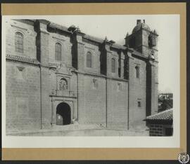 Iglesia parroquial de Íllora, Granada [Iglesia de la Encarnación, portada lateral]