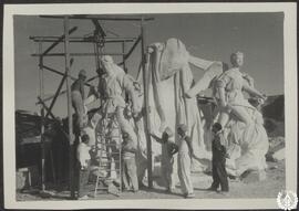 [Grupo escultórico del monumento a los héroes del cuartel de Simancas en el taller. Imagen 4]