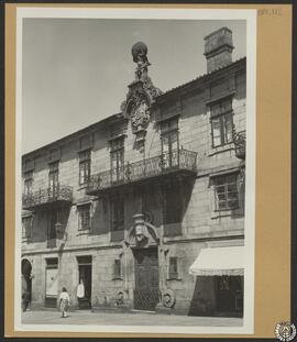 Palacio de Bendaña en Santiago de Compostela. Parte central de la fachada