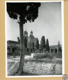 Vista del claustro mayor de la Cartuja de Jerez de la Frontera [Crujías, torre del reloj o fachad...