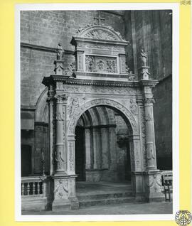 Puerta del antiguo trascoro de la catedral de Palma de Mallorca. Hoy entrada de la antesacristía