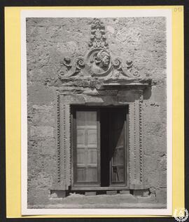 Palacio Arzobispal de Alcalá de Henares. Ventana [Detalle de una ventana de la fachada principal ...