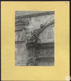 Carmelitas Descalzas de la Imagen en Alcalá de Henares [Detalle de la portada de la iglesia]