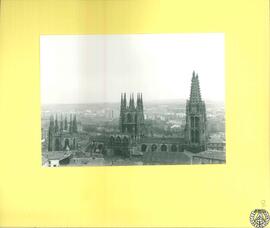 [Vista general de la catedral de Burgos]