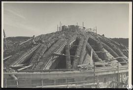 [Universidad Laboral de Gijón. Capilla. Proceso de construcción de la bóveda. Ejecución de la cub...