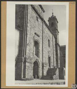 Convento de [Santa María de] Belvís en Santiago de Compostela. Fachada y torre campanario