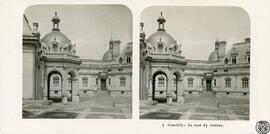 Chantilly. La cour du château